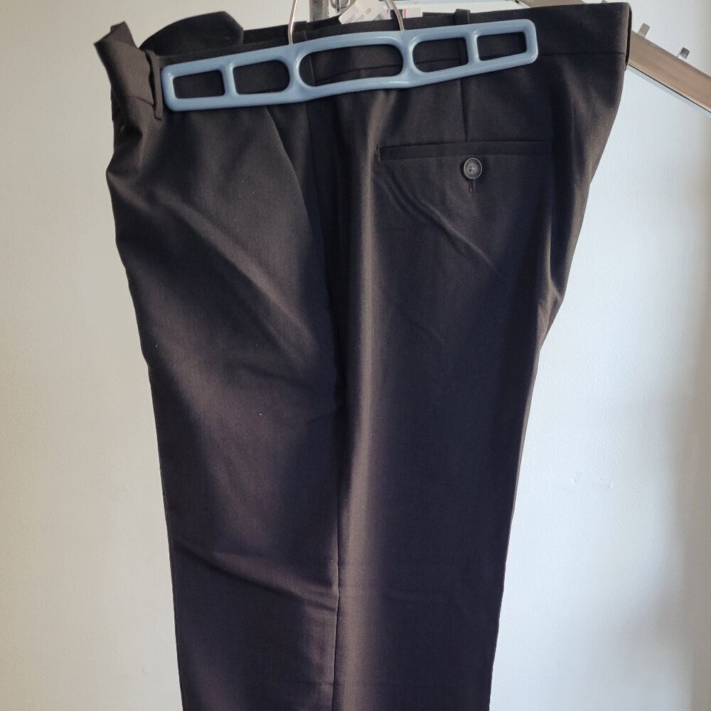 CLEARANCE - IZOD New Black Performance Men’s Stretch Pants (Size: 36 x 29) - Picture 2 of 8
